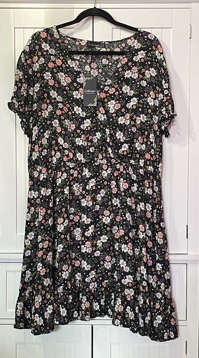 Celkuser Dresses & Skirts - Celkuser Women's Plus Size Floral Print V-Neck Ruffle Hem Casual Dress